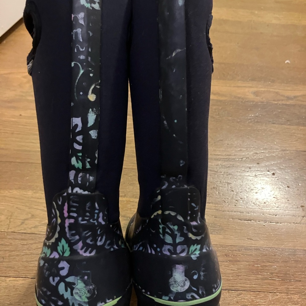 Bogs Kids Black and Colorful Pattern Boots - Picture 4 of 7